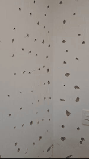 GIF de antes e depois de um banheiro com porcelanato